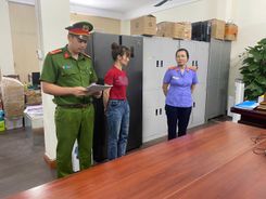 Hưng Yên: Khởi tố đối tượng sản xuất băng vệ sinh giả