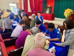 Thanh Hoá: Tăng tốc cho "chiến dịch" chi trả an sinh xã hội không dùng tiền mặt