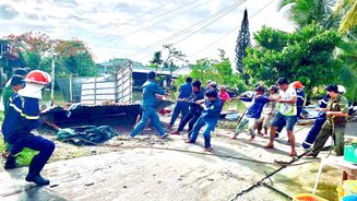 Công an cơ sở Cà Mau nỗ lực giúp Nhân dân khắc phục khó khăn do ảnh hưởng thiên tai