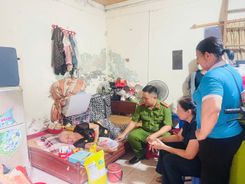 Hải Phòng: Công an phường kịp thời giúp đỡ một người cao tuổi gặp sự cố nguy hiểm đến tính mạng