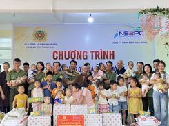 Nghĩa tình trong màu áo an ninh