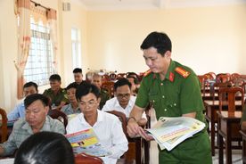 Ra mắt mô hình phường thực hiện tốt công tác vận động thu hồi vũ khí, vật liệu nổ