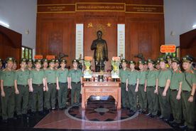 Lực lượng An ninh Công an tỉnh Hưng Yên về nguồn, sinh hoạt chính trị và báo công tại tỉnh Cà Mau