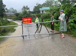 Công an Tuyên Quang đồng hành cùng Nhân dân khắc phục hậu quả mưa lũ