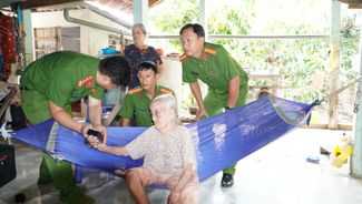 Ra quân thực hiện cao điểm thu nhận sinh phẩm ADN của thân nhân liệt sĩ