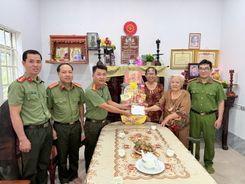 Vĩnh Long: Thăm hỏi gia đình  Anh hùng Lực lượng vũ trang nhân dân Huỳnh Văn Biếu