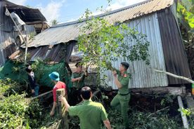 Cần Thơ: Công an cơ sở khẩn trương giúp dân vượt qua hậu quả thiên tai
