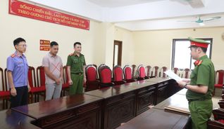 Khởi tố đối tượng sản xuất, kinh doanh hàng hoá giả mạo nhãn hiệu thời trang 