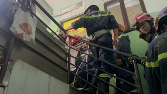 Công an TP. Hồ Chí Minh kịp thời cứu nạn người bị tai nạn lao động mắc kẹt trong không gian hẹp