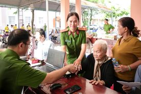 Công an thành phố Cần Thơ tổ chức thu nhận mẫu ADN cho hơn 2.700 thân nhân liệt sĩ chưa xác định danh tính