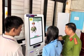 Công an phường thí điểm AI Kiosk hỗ trợ giải quyết thủ tục hành chính trực tuyến