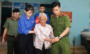 Khám, tư vấn sức khỏe cho gia đình chính sách, người có hoàn cảnh khó khăn trên địa bàn Tây Ninh