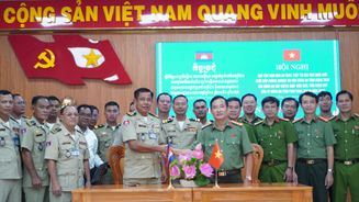 Ký kết hợp tác bảo đảm an ninh, trật tự khu vực biên giới
