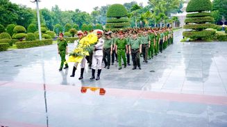 Thắp sáng đạo lý tri ân – tiếp nối truyền thống vì bình yên Điện Biên anh hùng