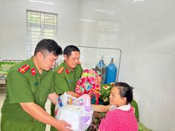 Lai Châu: Công an xã kịp thời hỗ trợ sản phụ sinh con an toàn trên đường đến bệnh viện