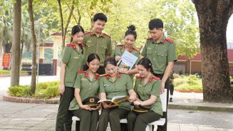 Lặng lẽ nối những nhịp cầu tri thức