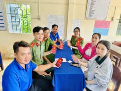 Ra quân thực hiện chiến dịch mùa hè số cùng VNeID
