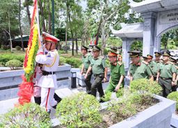 Công an tỉnh Tuyên Quang tổ chức các hoạt động sinh hoạt chính trị tại Nghệ An - Hà Tĩnh