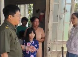 Kịp thời phát hiện, hỗ trợ 4 em nhỏ đi lạc đường về với gia đình