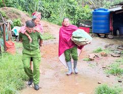 Công an Sơn La triển khai phương án ứng phó, hỗ trợ người dân khắc phục hậu quả do mưa lũ gây ra