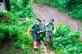 Công an tỉnh Sơn La tham gia khắc phục hậu quả mưa lũ, góp phần bảo đảm an toàn tính mạng, tài sản của Nhân dân.