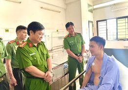 Công an thành phố Cần Thơ thăm hỏi, động viên cán bộ chiến sĩ bị thương khi làm nhiệm vụ