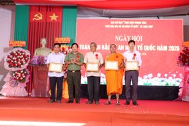 Phát huy vai trò nòng cốt của chức sắc tôn giáo và củng cố pháo đài an ninh cơ sở