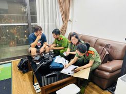 Công an tỉnh Thanh Hóa khuyến cáo các cơ sở kinh doanh lưu trú nghiêm túc thực hiện các quy định của pháp luật về khai báo tạm trú cho người nước ngoài