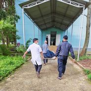 Kịp thời hỗ trợ người dân bị tai nạn giao thông đi cấp cứu 