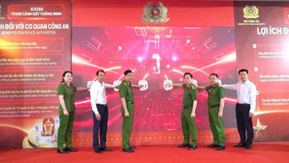 Thanh Hóa: Ra mắt, vận hành thí điểm Kiosk “Trạm Cảnh sát thông minh”