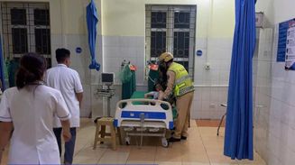 Điện Biên: Cảnh sát giao thông kịp thời hỗ trợ người dân bị rắn cắn đi cấp cứu