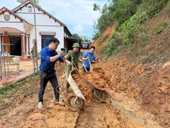 Gấp rút khắc phục hậu quả mưa lũ, sớm ổn định cuộc sống người dân