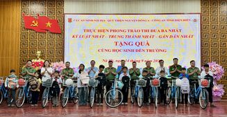 Gửi yêu thương theo những chuyến xe đến trường.