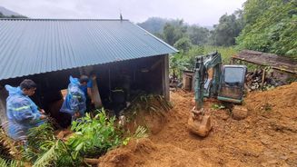 Phú Thọ: Khẩn trương tìm kiếm người bị vùi lấp trong vụ sạt lở đất tại xã Đà Bắc