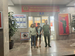 Hà Nội: Công an phường Tây Hồ kịp thời hỗ trợ người dân trong đêm tuần tra