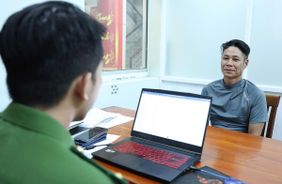 Công an tỉnh An Giang tạm giữ đối tượng có nhiều tiền án, thu giữ súng và nhiều hung khí nguy hiểm