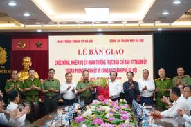 Bí thư Thành ủy Hà Nội Trần Đức Thắng làm việc với Công an thành phố Hà Nội