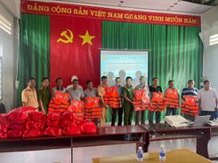 Vĩnh Long: Đảm bảo an toàn giao thông đường thủy trong mùa mưa bão
