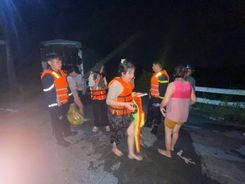 Công an Thành phố Hồ Chí Minh kịp thời cứu 12 người dân bị mắc kẹt tại công trình Suối Cái