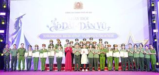 Tỏa sáng hình ảnh Phụ nữ Công an Thủ đô qua tà áo dài 