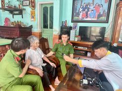 Công an tỉnh Phú Thọ duy trì ứng trực cả ngày nghỉ, đẩy nhanh thu nhận mẫu ADN thân nhân liệt sĩ