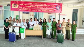 Công an Khánh Hòa Đồng hành cùng Nhân dân làm sạch dữ liệu đăng ký xe