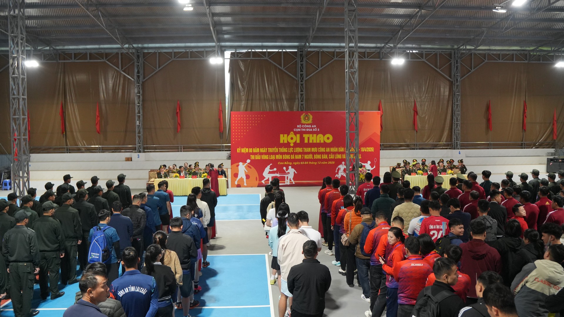 Toàn cảnh lễ khai mạc Hội thao.JPG