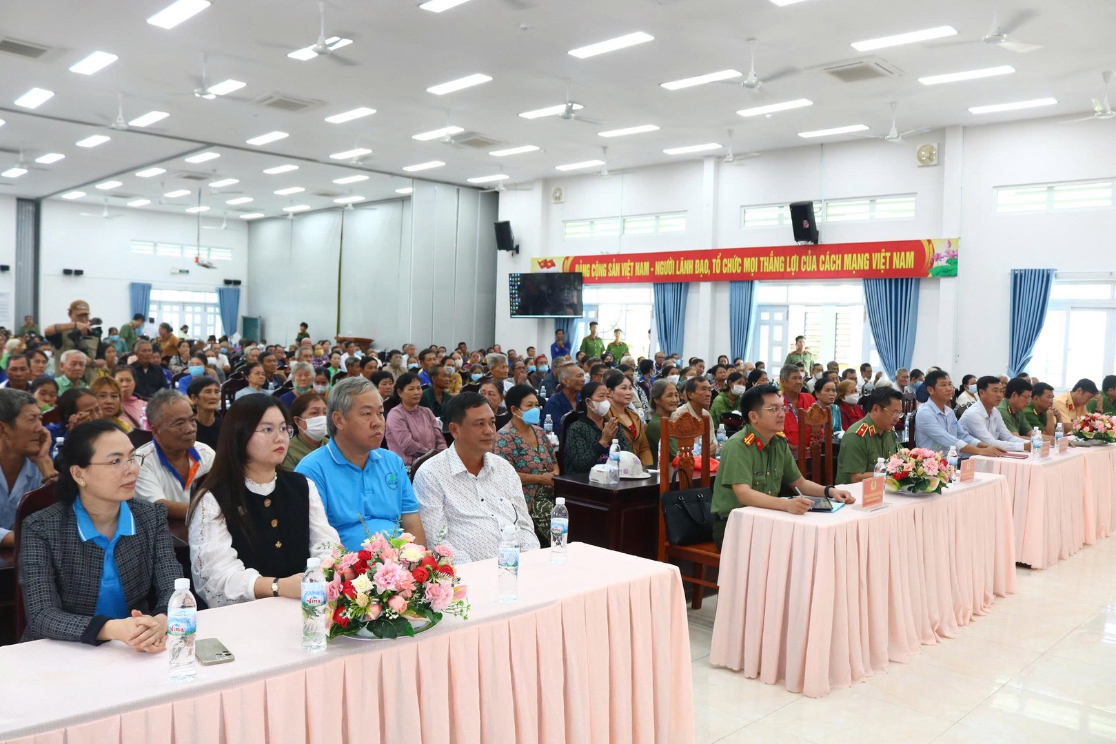 Công an tỉnh Đồng Tháp tổ chức Diễn đàn  “Công an lắng nghe ý kiến Nhân dân”. Ảnh Phước Thanh.jpg