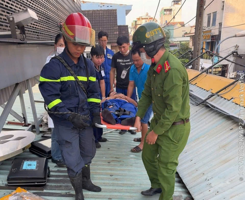 Ảnh 3 - 2 Cán bộ CAP Tân Hưng...jpg