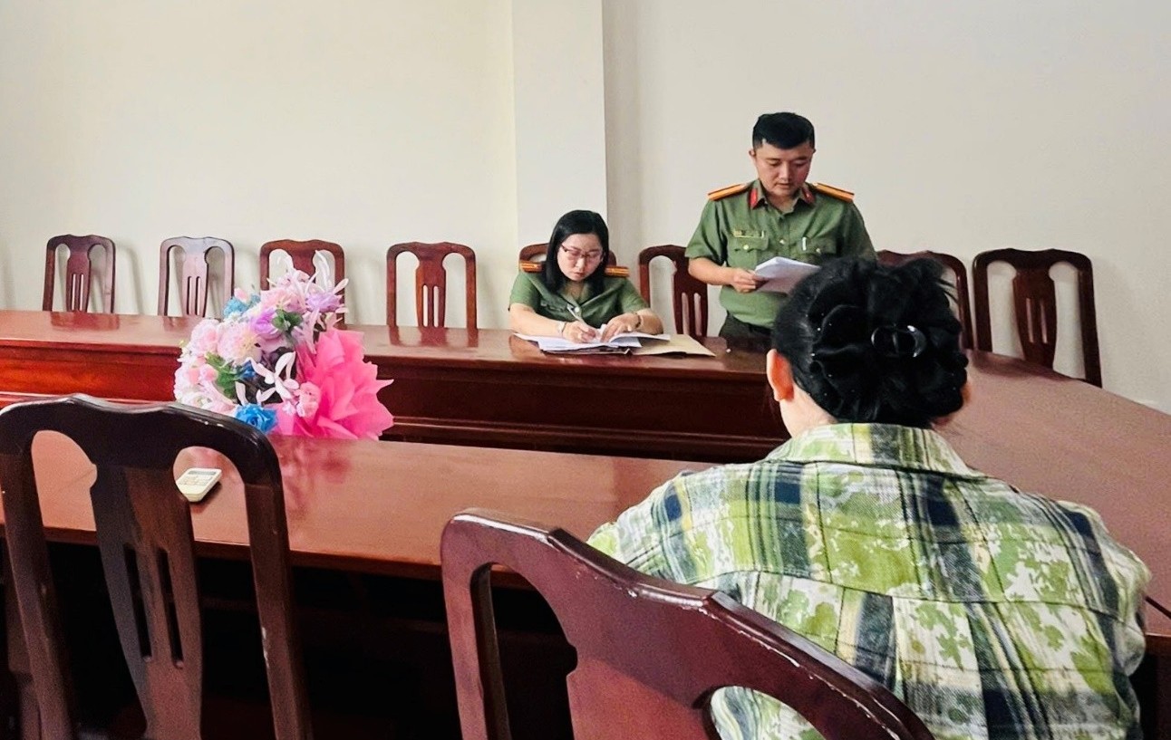 Cơ quan Công an làm việc với bà L.T.N.jpg