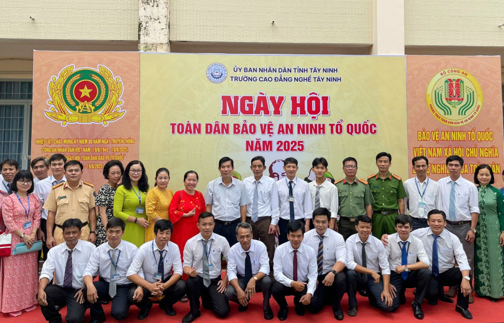 H5 Đại biểu tham dự ngày hội toàn dân bảo vệ ANTQ năm 2025 tại Cao đẳng nghề Tây Ninh.jpg