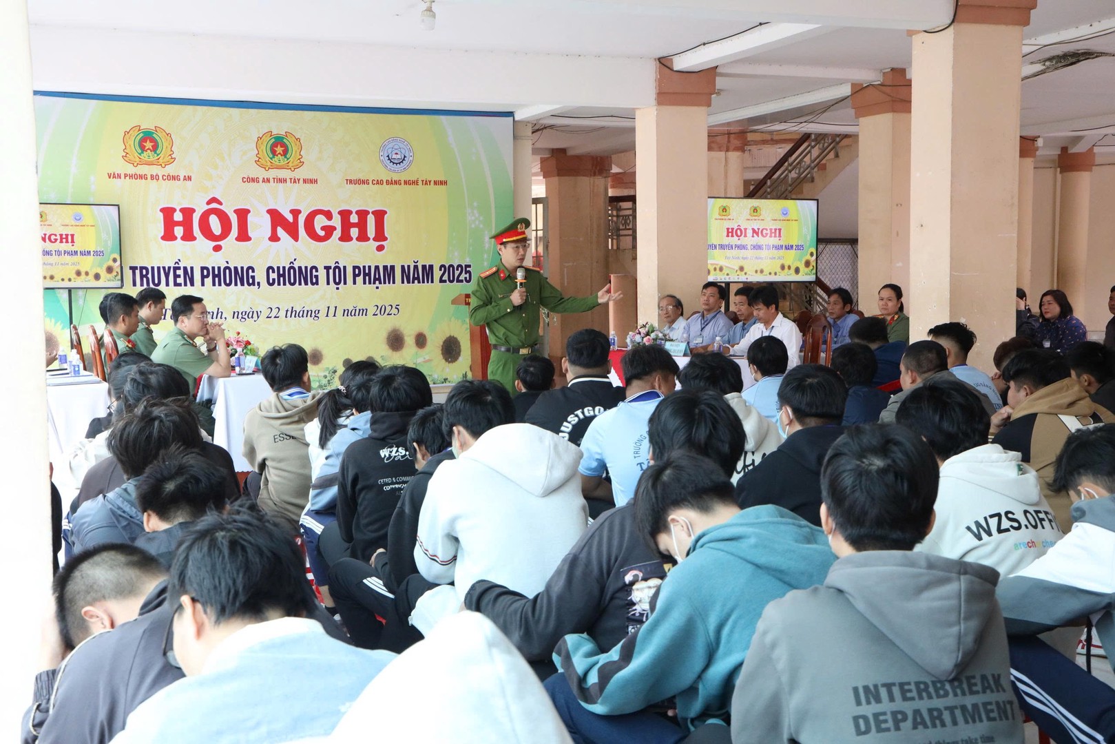 H2 Tuyên truyền pháp luật về tội phạm mua bán người tại trường Cao Đẳng nghề Tây Ninh.jpg