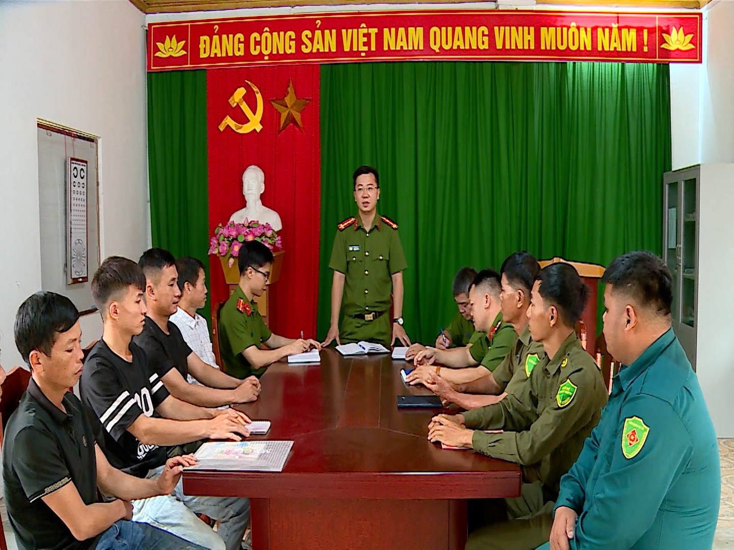 1810 CD24 SANG CAC TO BINH DAN HOC VU SO CHO NG DAN TOC.00_06_45_07.Still005.jpg