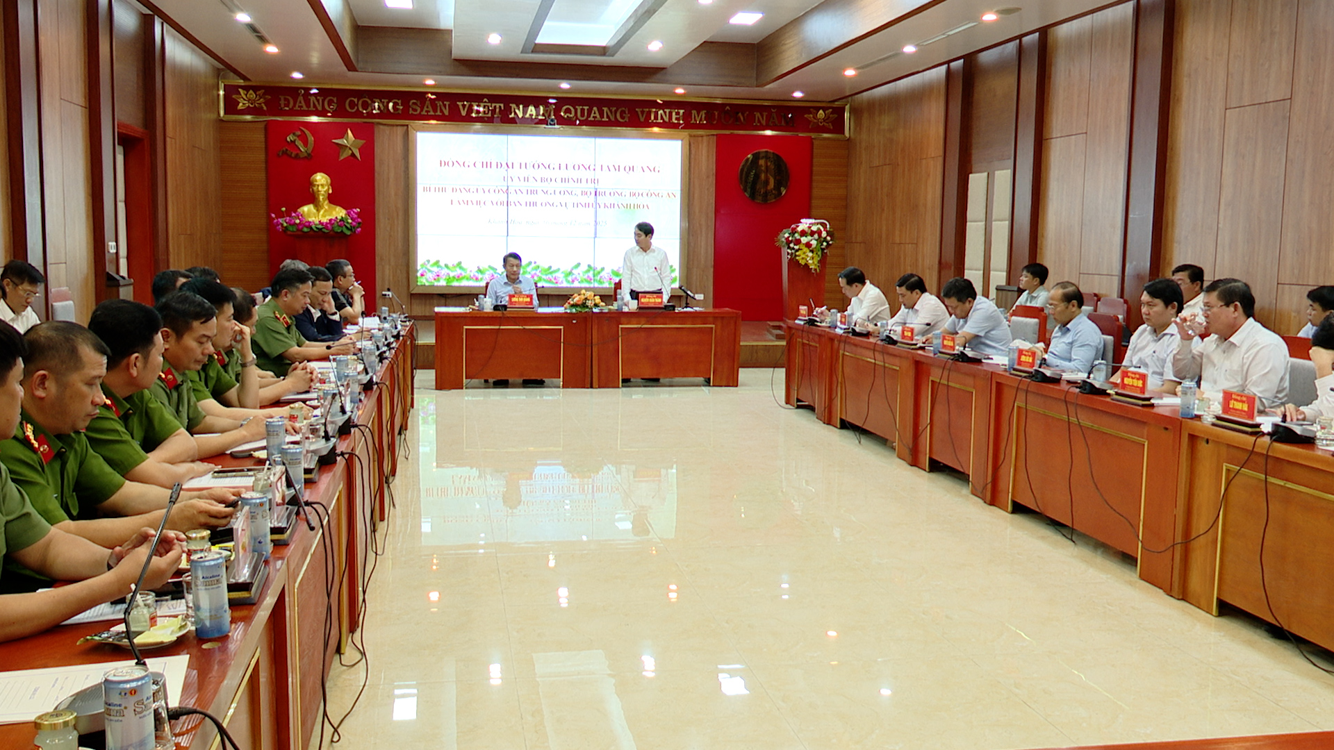 NEWS 2025.00_07_53_16.Still034.jpg